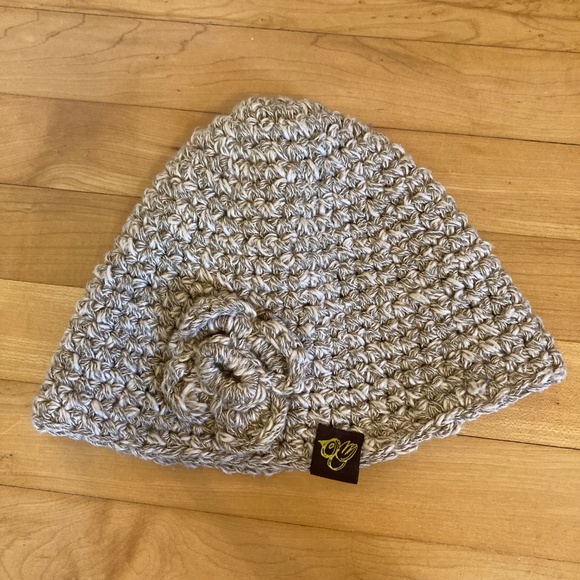 NWOT Women's Knit Winter Hat Beanie Cream Beige Hand Made with Rosette Poyen - Picture 5 of 5